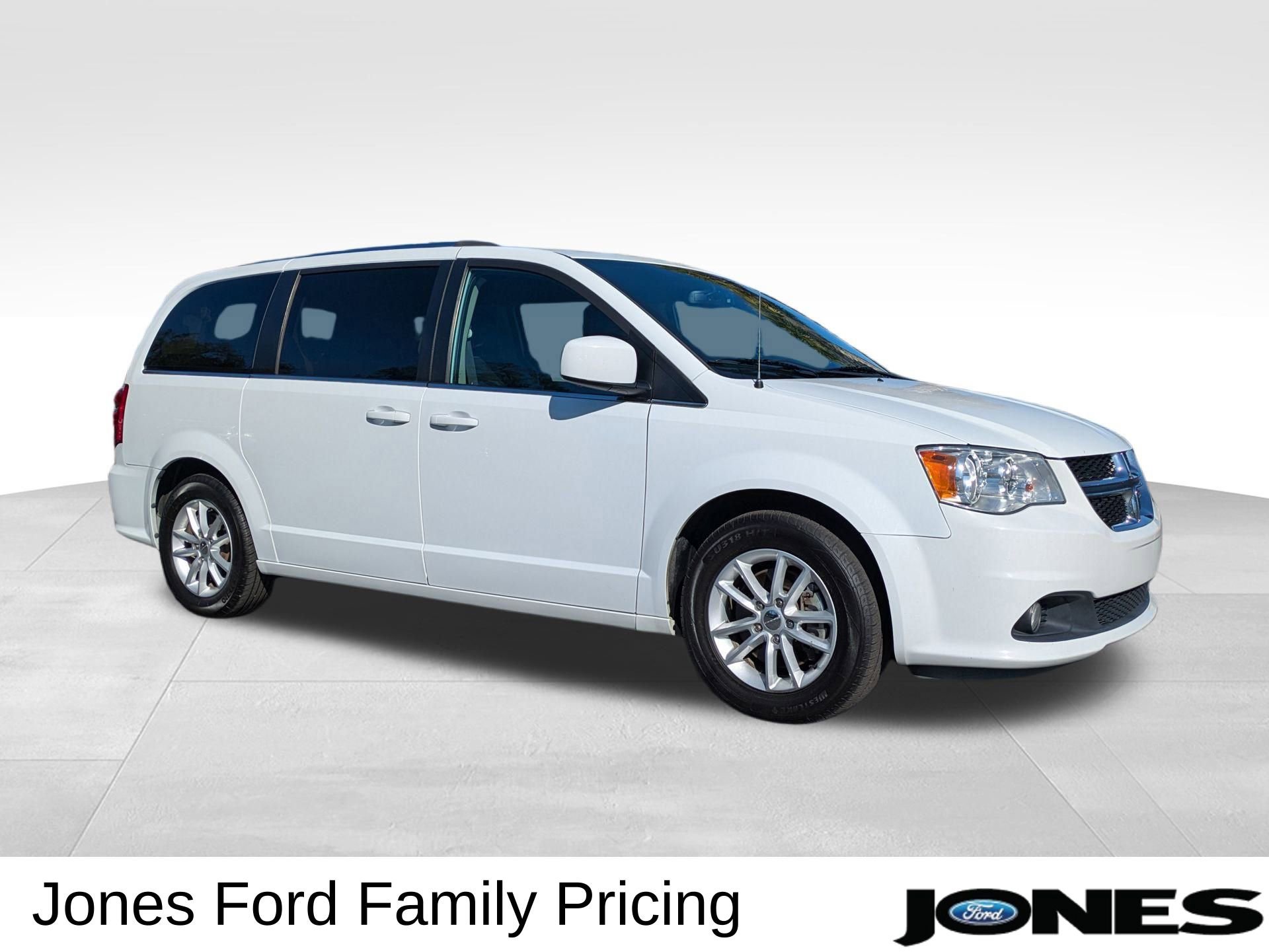 Used 2018 Dodge Grand Caravan SXT image 3