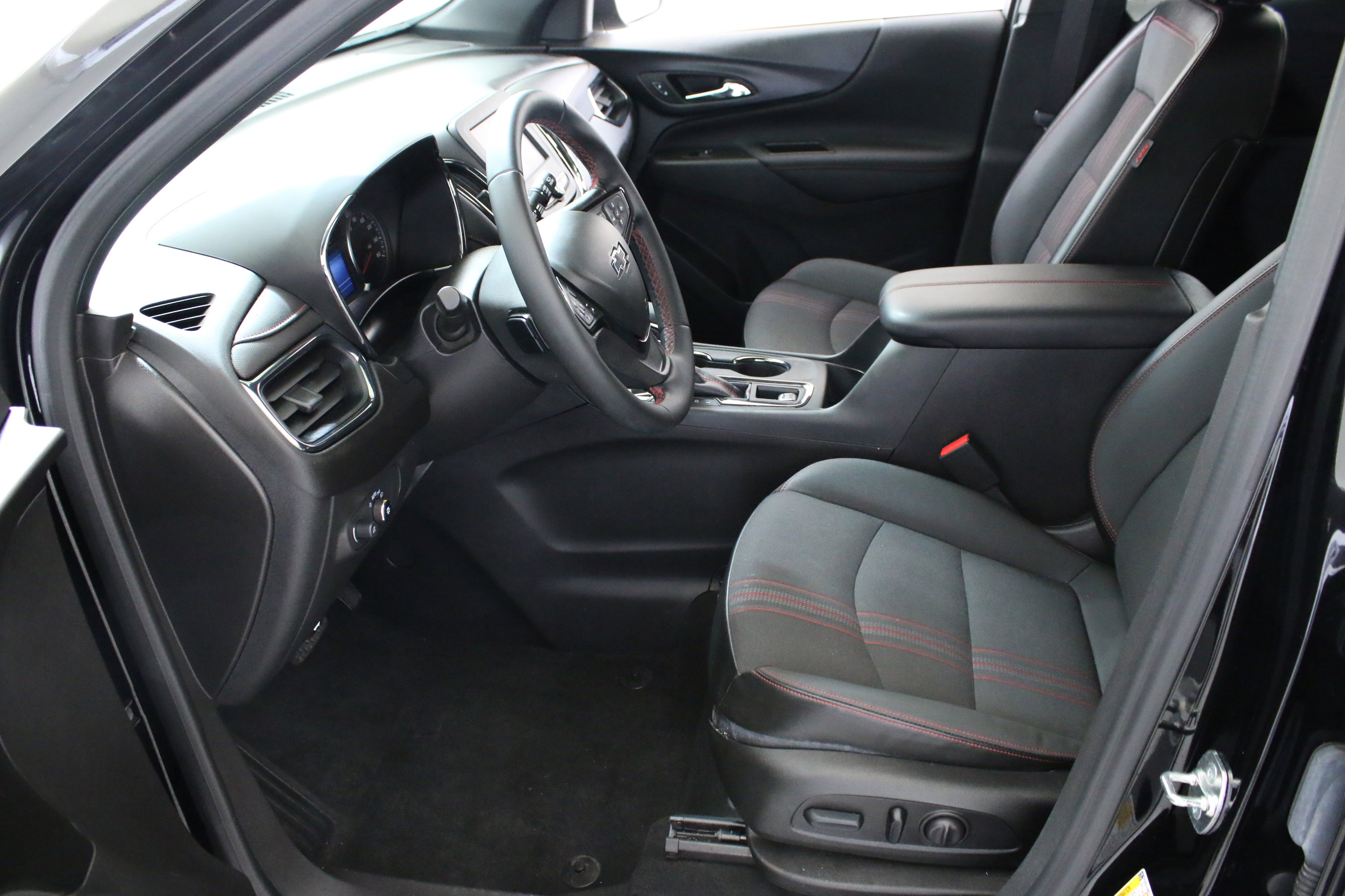 Used 2024 Chevrolet Equinox RS w/ LPO, Floor Liner Package FWD image 27