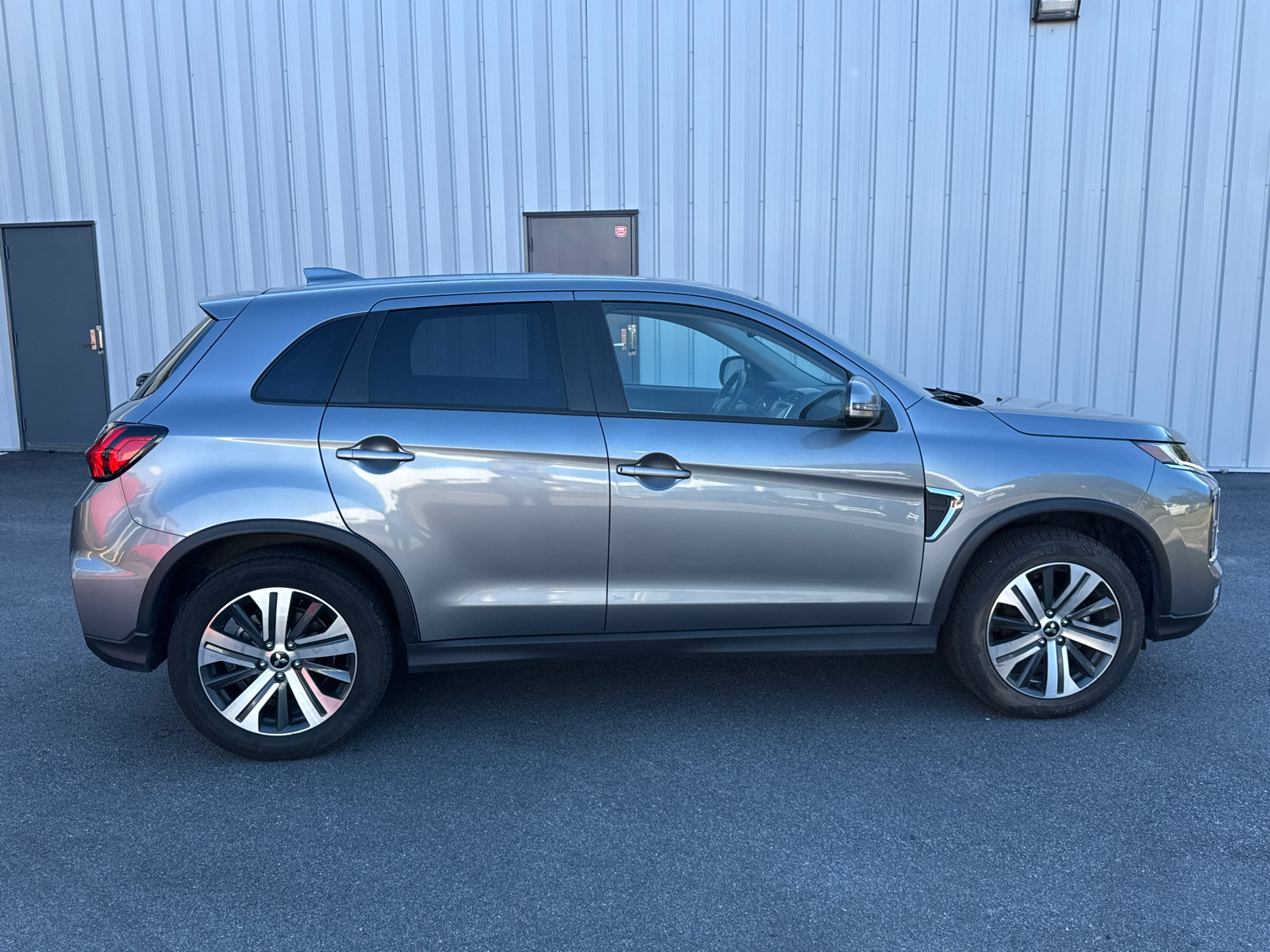 Used 2024 Mitsubishi Outlander Sport SE AWD/4WD image 4