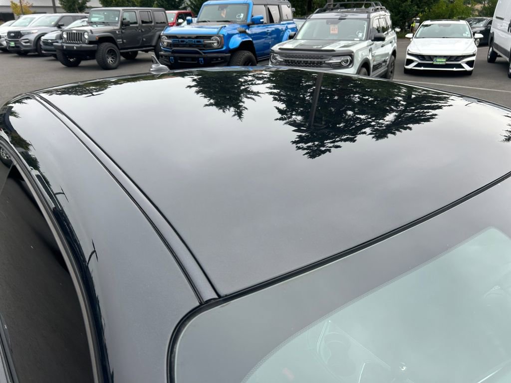 Used 2015 Dodge Challenger SRT Hellcat image 29