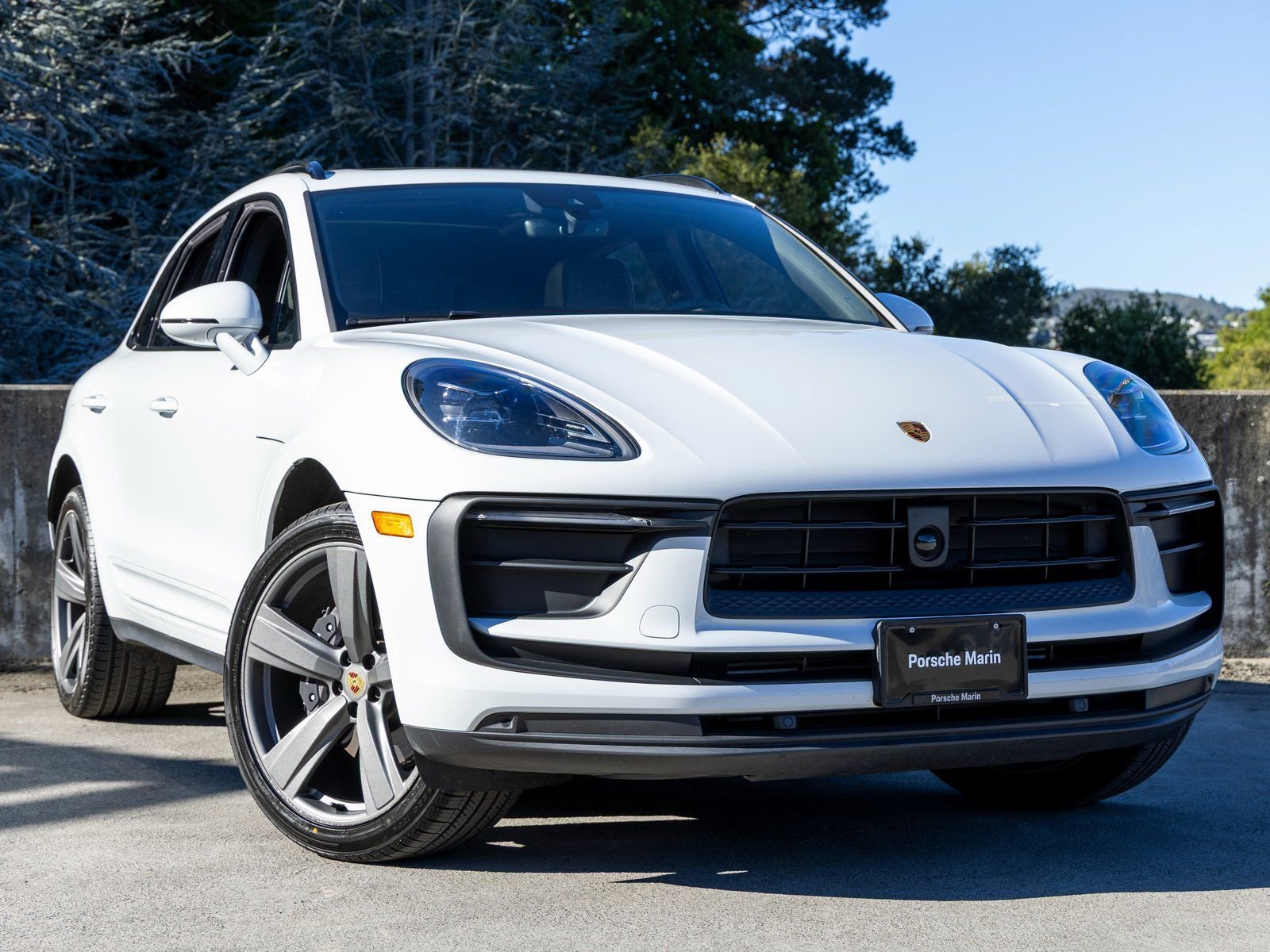 Certified 2025 Porsche Macan image 9