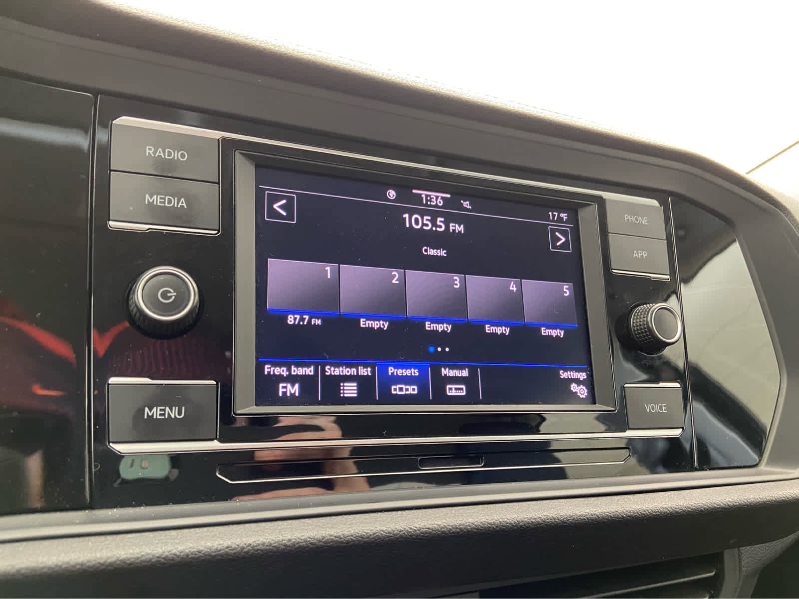 Used 2024 Volkswagen Jetta SE image 23