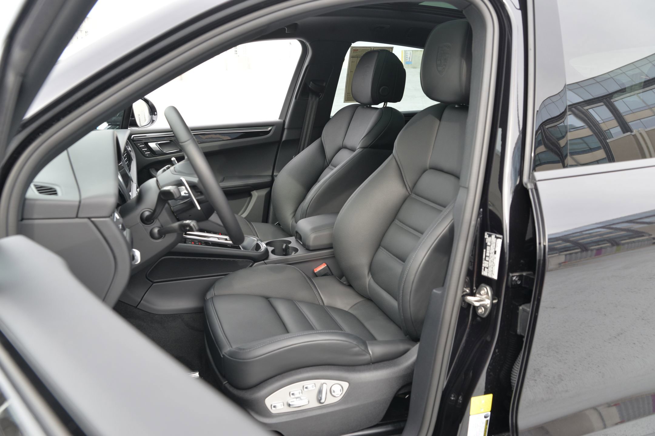 New 2026 Porsche Macan image 13