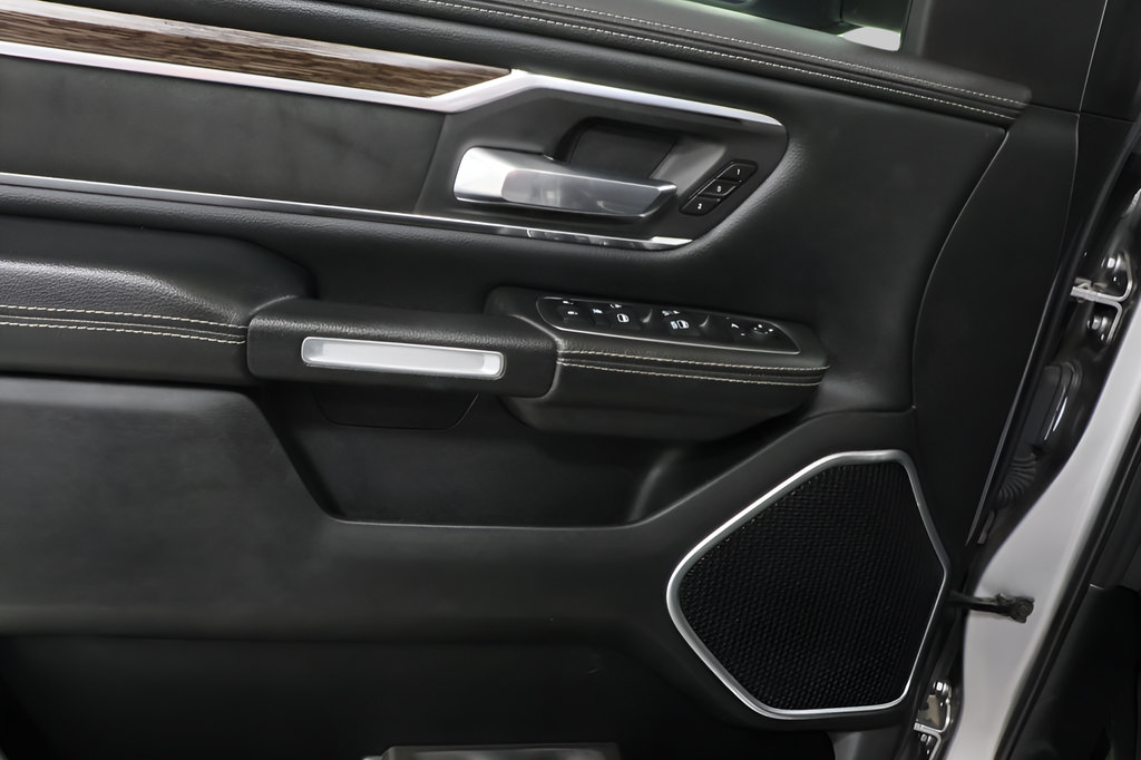 Used 2019 RAM 1500 Laramie AWD/4WD image 22