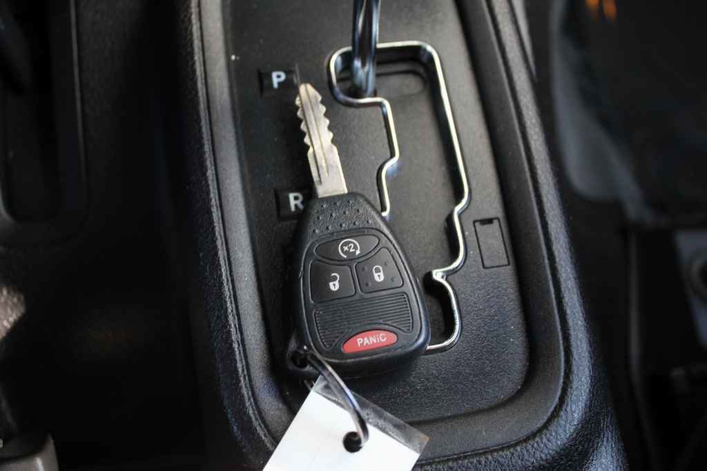 Used 2016 Jeep Wrangler Unlimited Sahara w/ Dual Top Group image 19