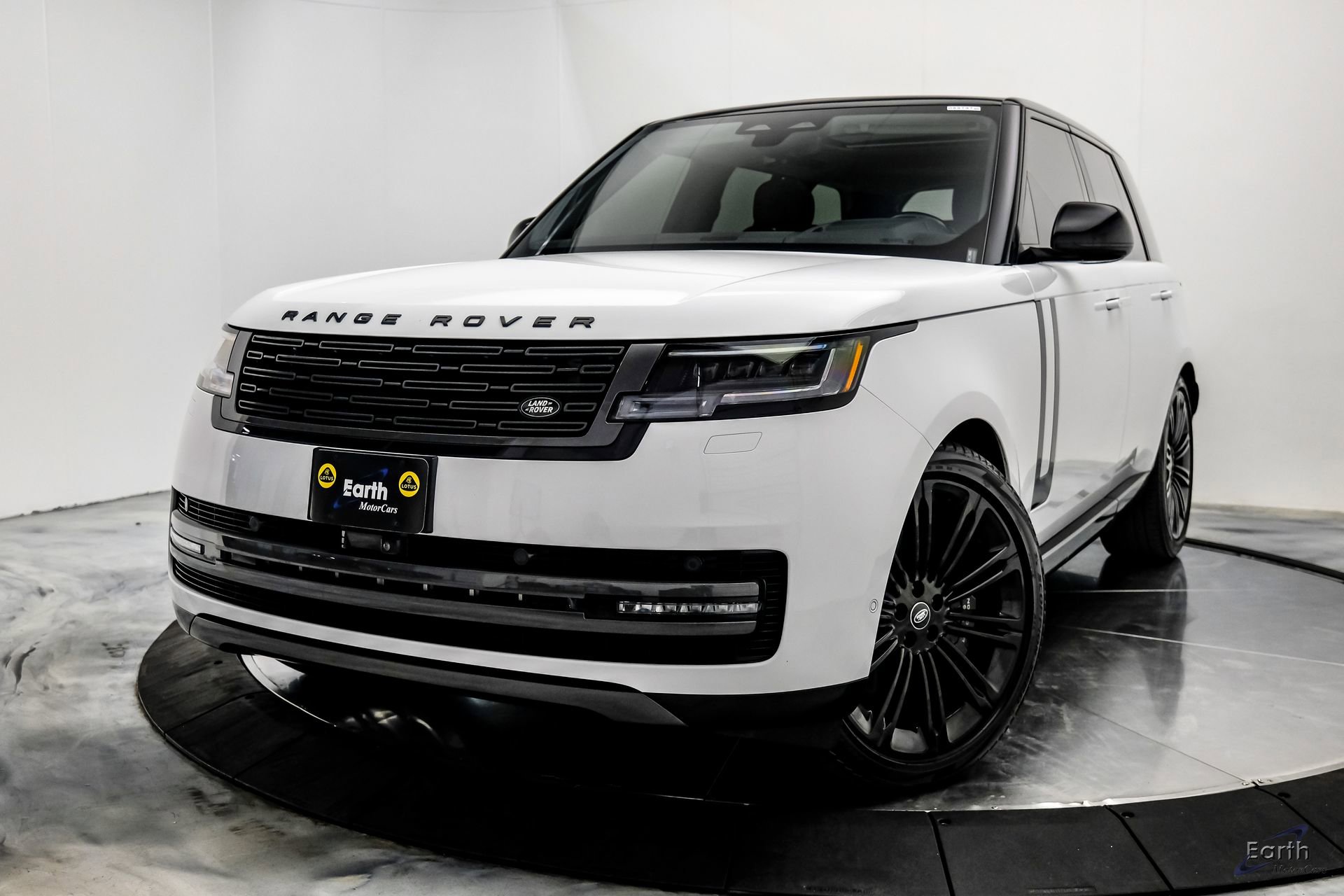 Used 2024 Land Rover Range Rover SE AWD/4WD image 5