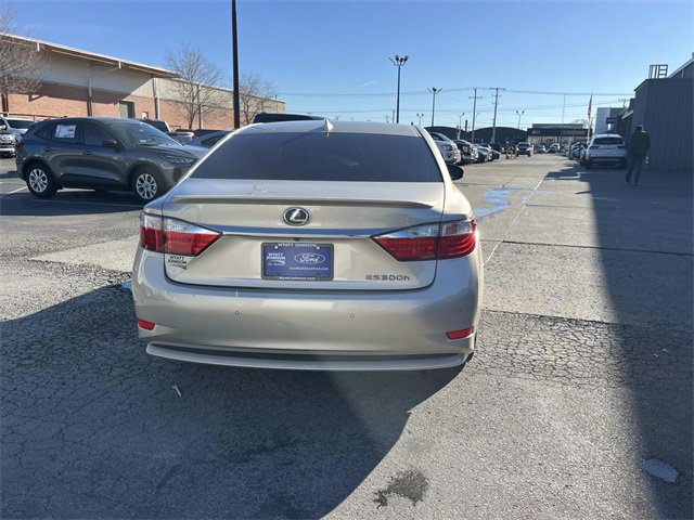 Used 2015 Lexus ES 300h image 4