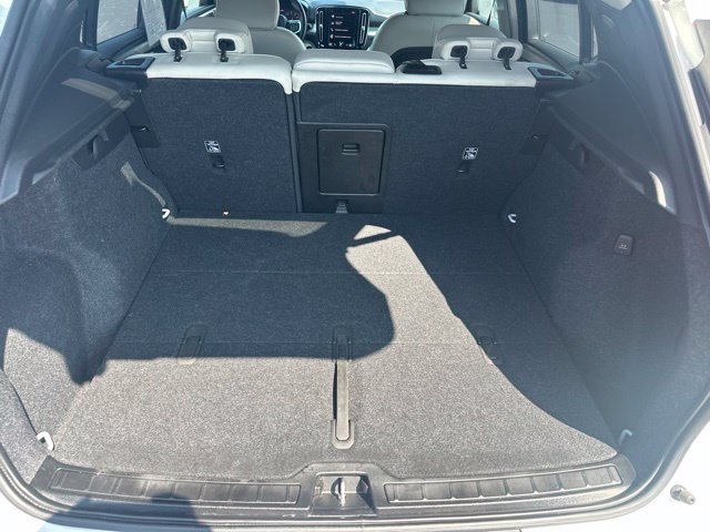 Used 2022 Volvo XC40 T4 Momentum FWD image 15