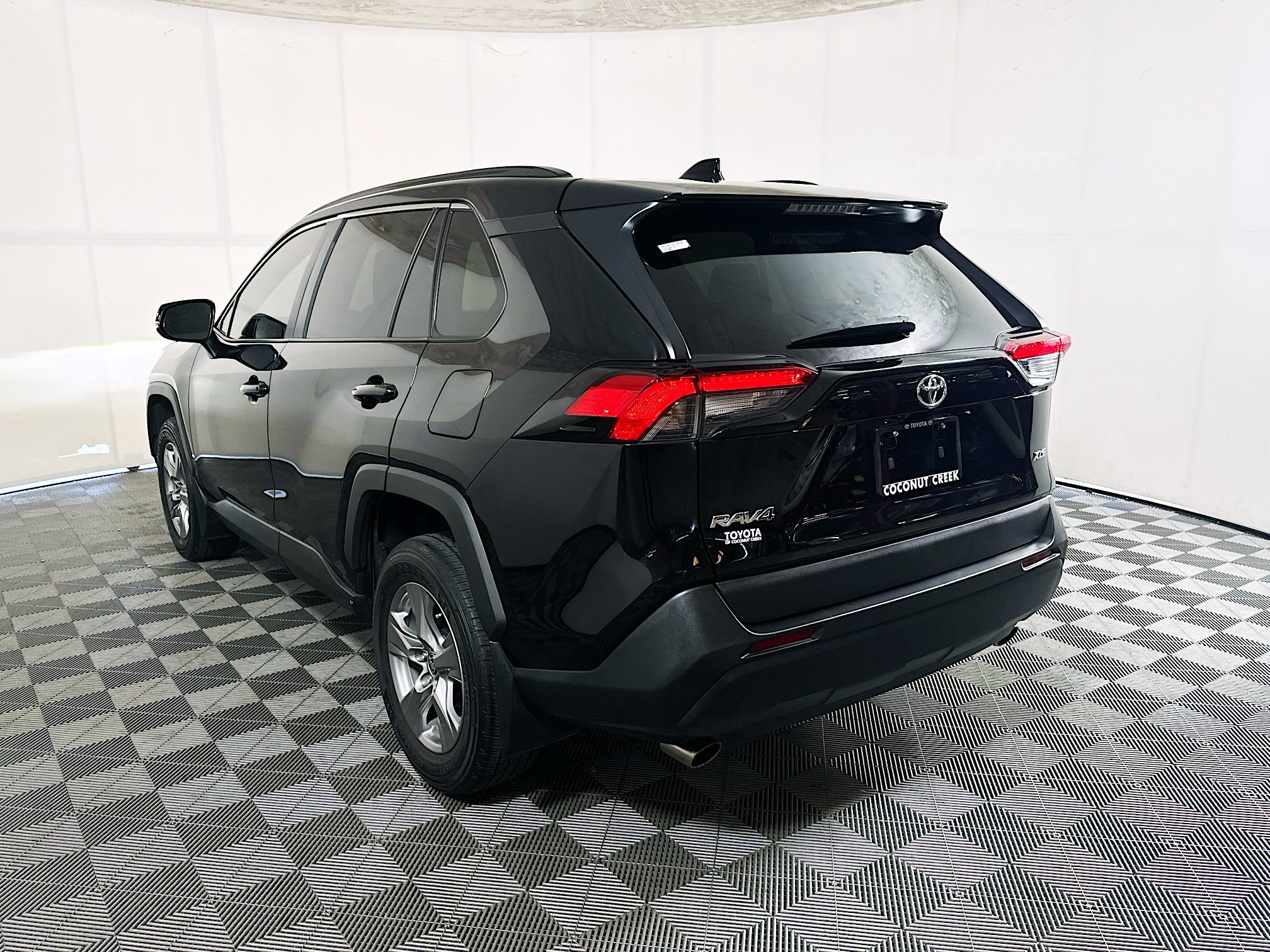 Used 2024 Toyota RAV4 XLE FWD image 5