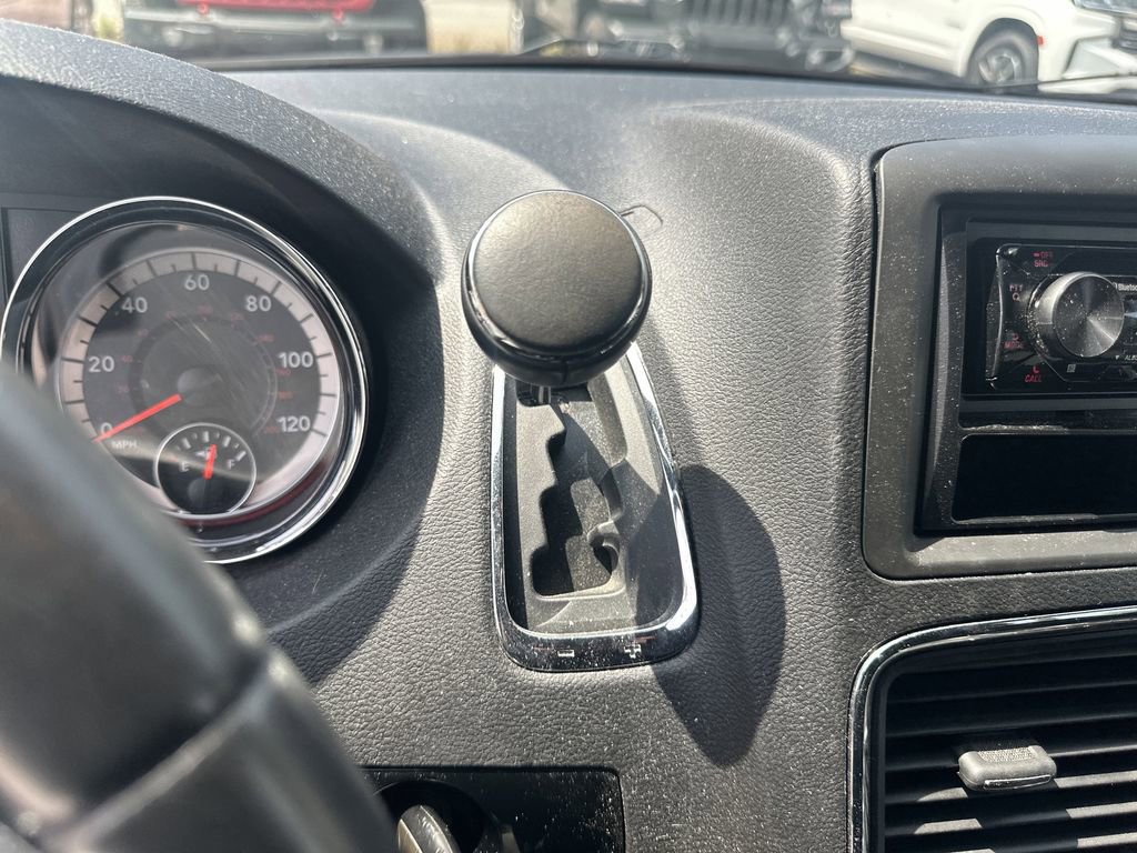 Used 2016 Dodge Grand Caravan SE FWD image 28