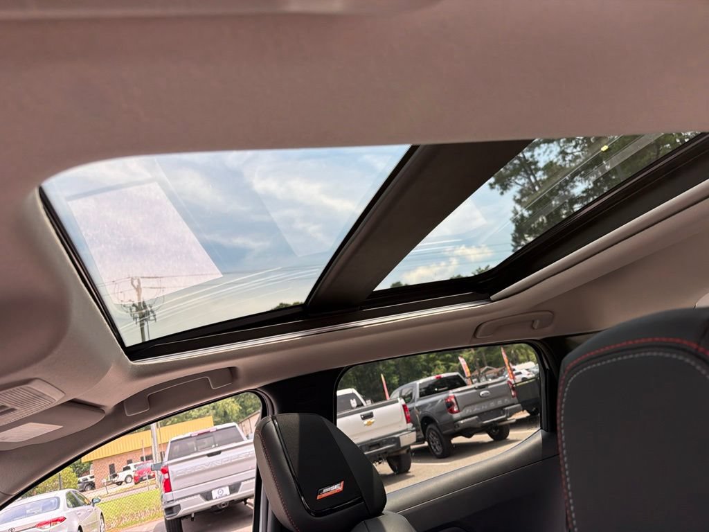 New 2026 Nissan Kicks SR w/ SR Premium Package FWD image 18