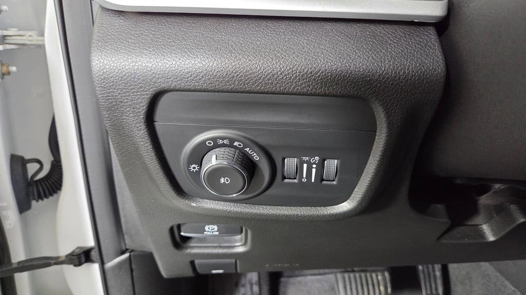 Used 2023 Jeep Grand Cherokee Limited w/ Black Appearance Package image 19