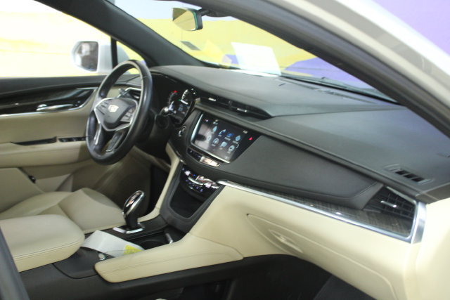 Used 2018 Cadillac XT5 AWD image 11