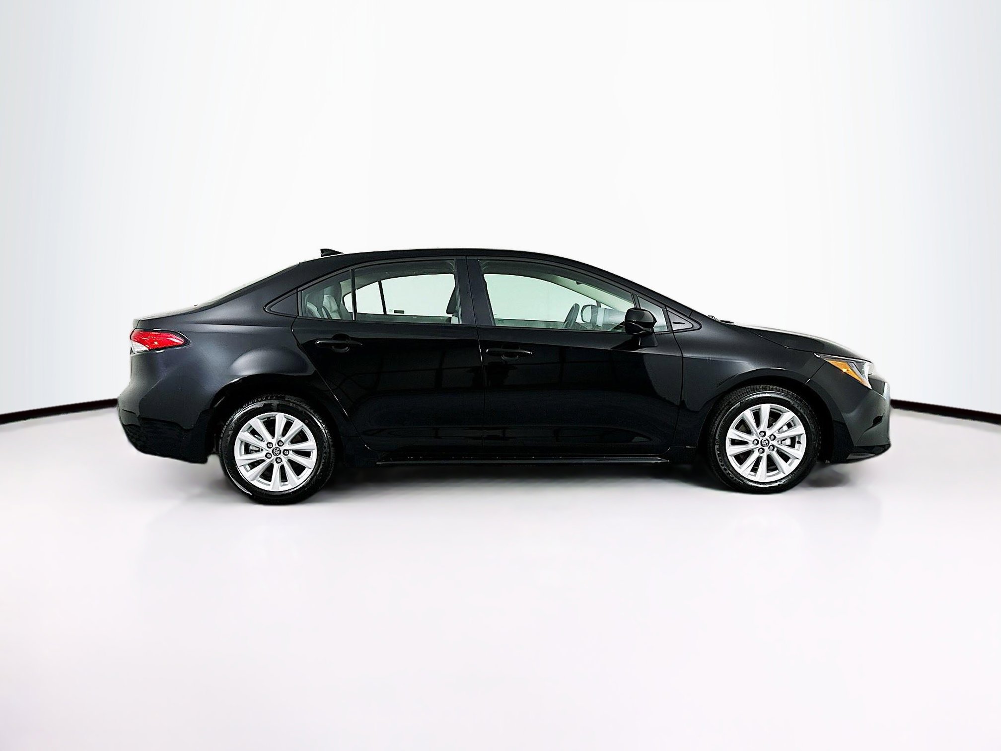 Used 2026 Toyota Corolla LE w/ LE Premium Package image 10