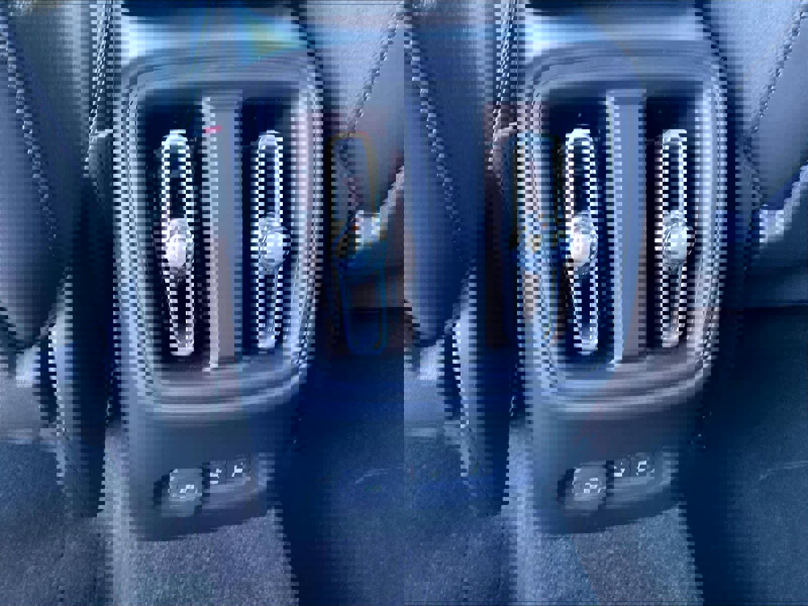 Used 2023 Volvo XC40 Recharge Ultimate w/ Protection Package Premier image 37