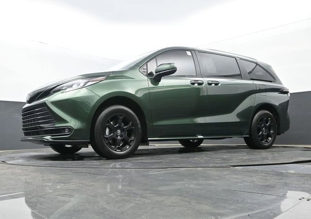 Used 2026 Toyota Sienna XLE Woodland Edition AWD/4WD image 28