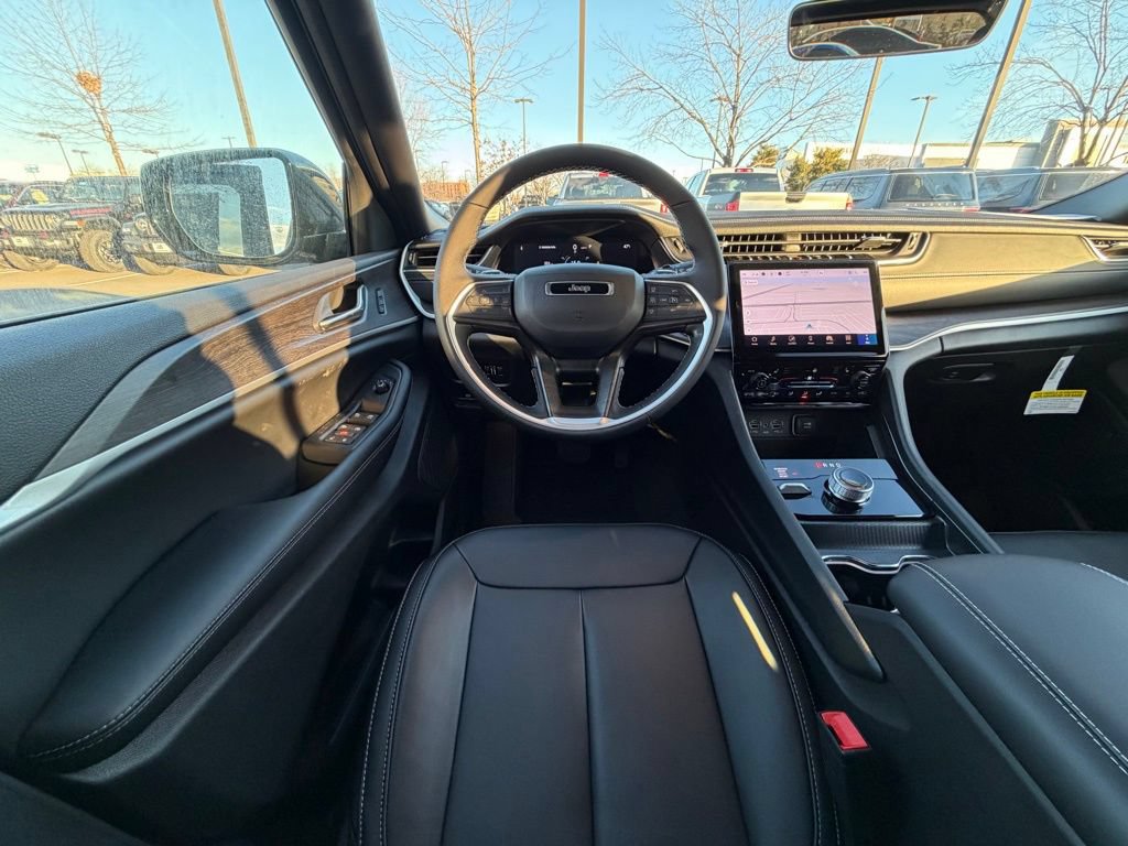 New 2025 Jeep Grand Cherokee Limited w/ Black Appearance Package AWD/4WD image 13