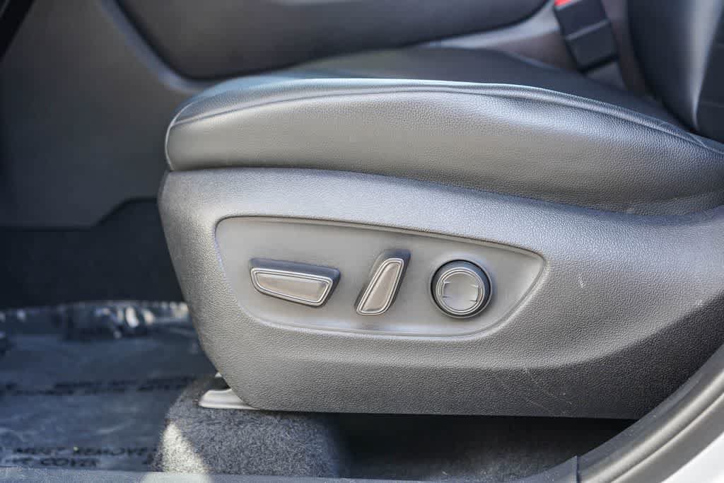 Used 2021 Toyota Highlander XLE AWD/4WD image 22