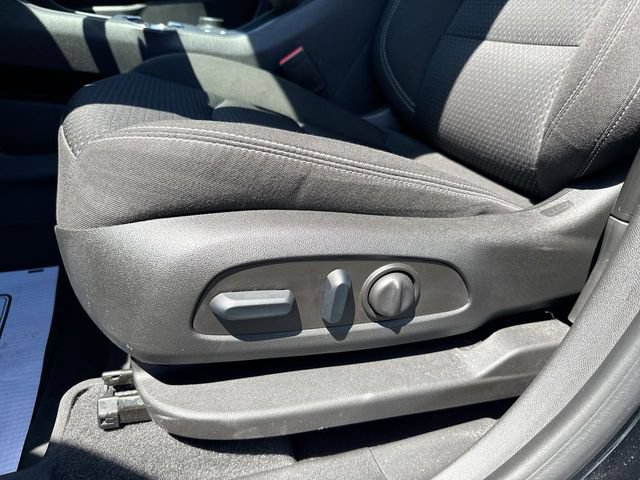 Used 2023 GMC Terrain SLE w/ Driver Convenience Package FWD image 12