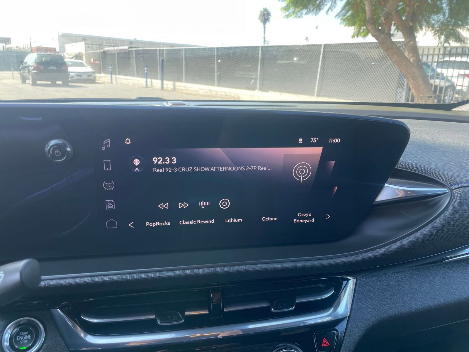 Used 2025 Buick Envista Sport Touring image 21