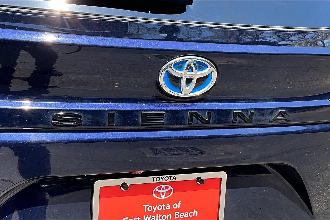 Used 2022 Toyota Sienna XSE w/ XSE Plus Package image 27