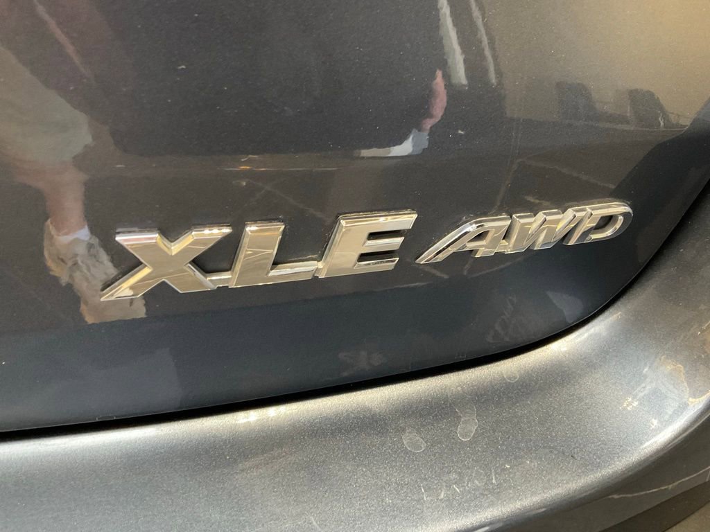 Used 2019 Toyota Highlander XLE image 27