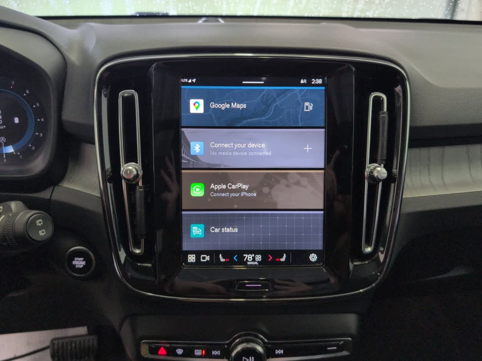 Used 2025 Volvo XC40 B5 Plus image 19