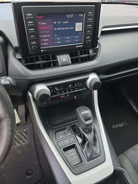 Used 2022 Toyota RAV4 LE image 11