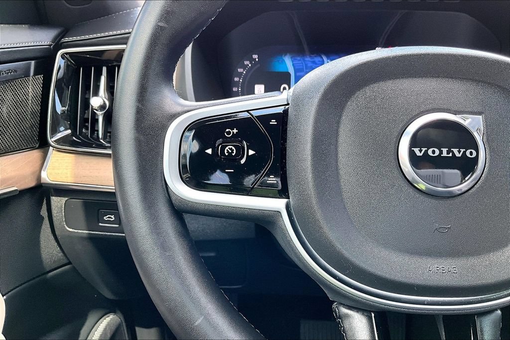 Certified 2025 Volvo XC90 B5 Plus AWD/4WD image 25