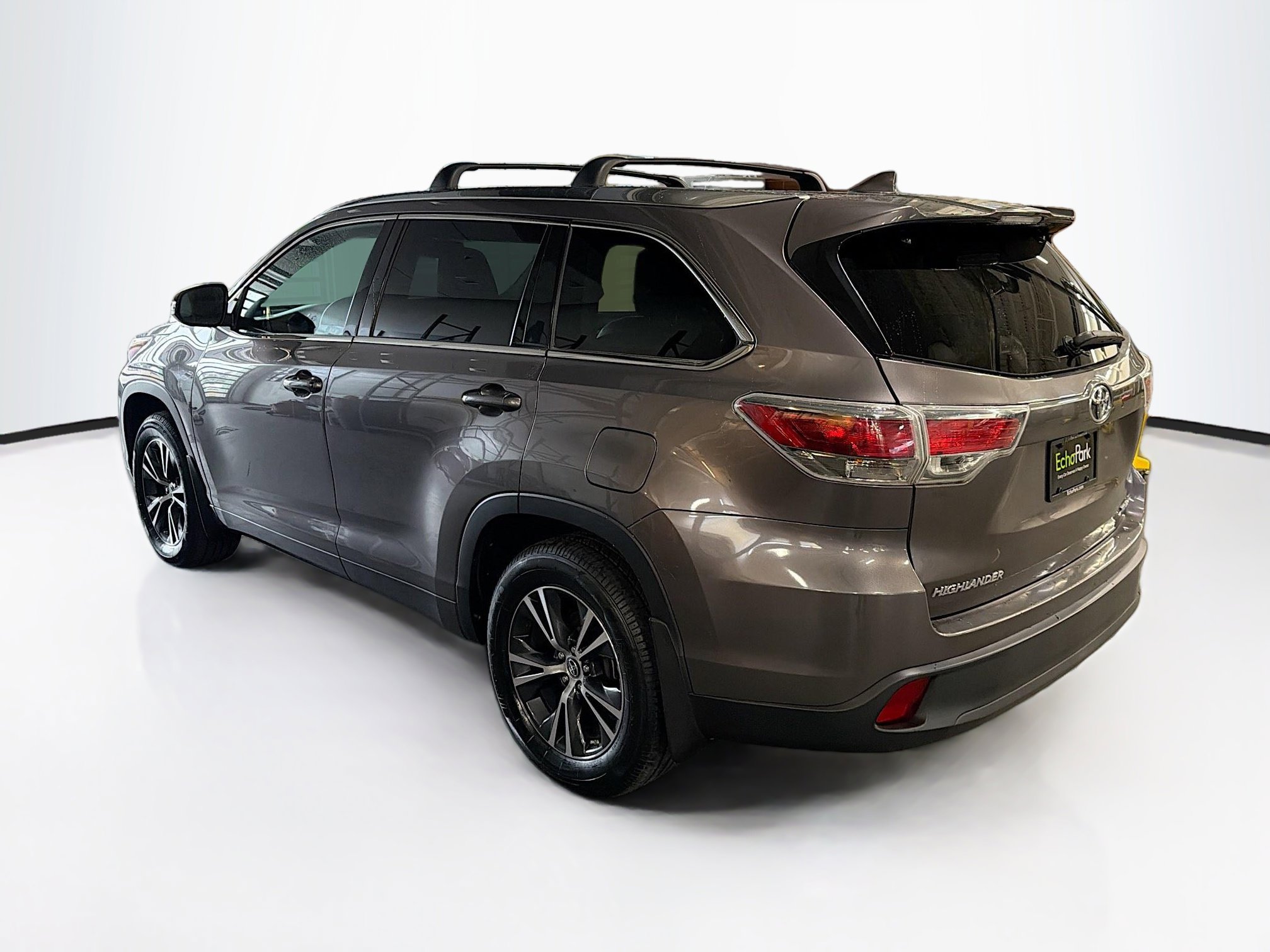 Used 2016 Toyota Highlander XLE AWD/4WD image 5