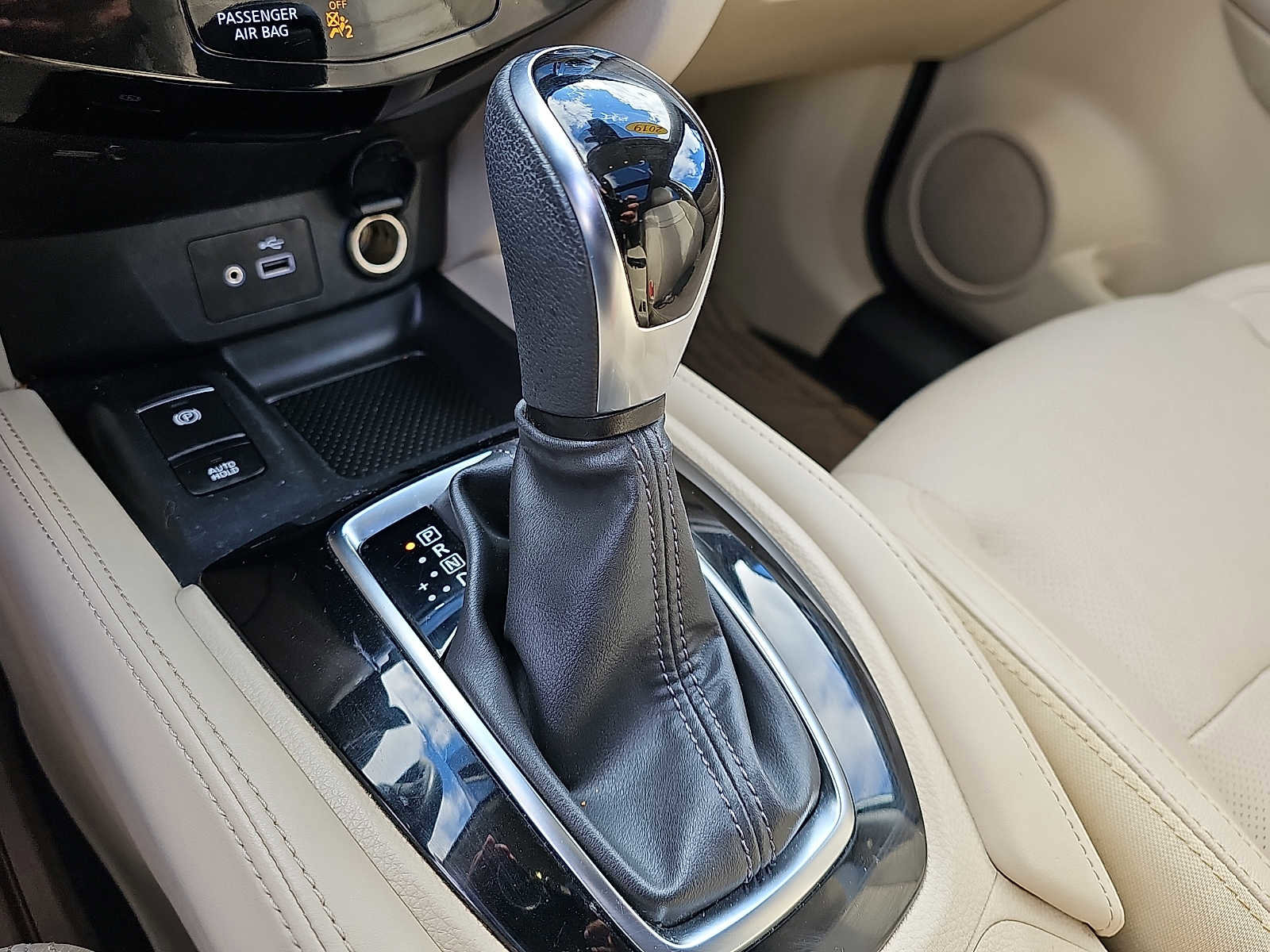 Used 2019 Nissan Rogue SL w/ Premium Package image 16