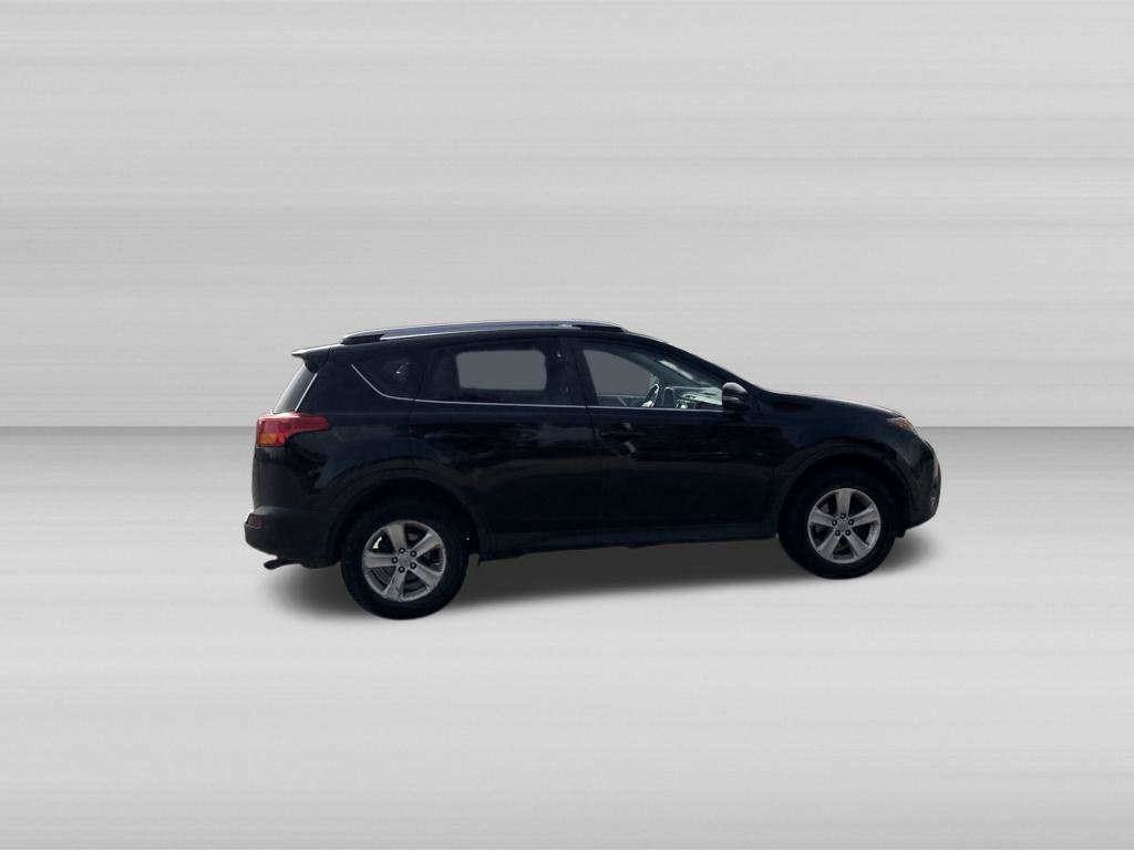 Used 2013 Toyota RAV4 XLE AWD/4WD image 4