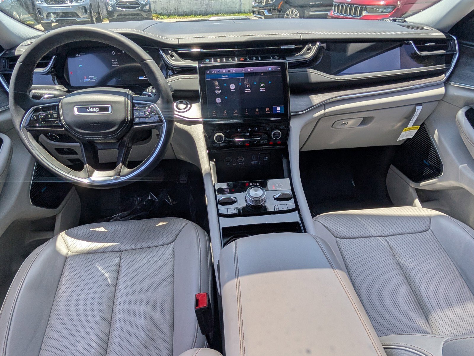 Used 2022 Jeep Grand Cherokee Overland AWD/4WD image 13