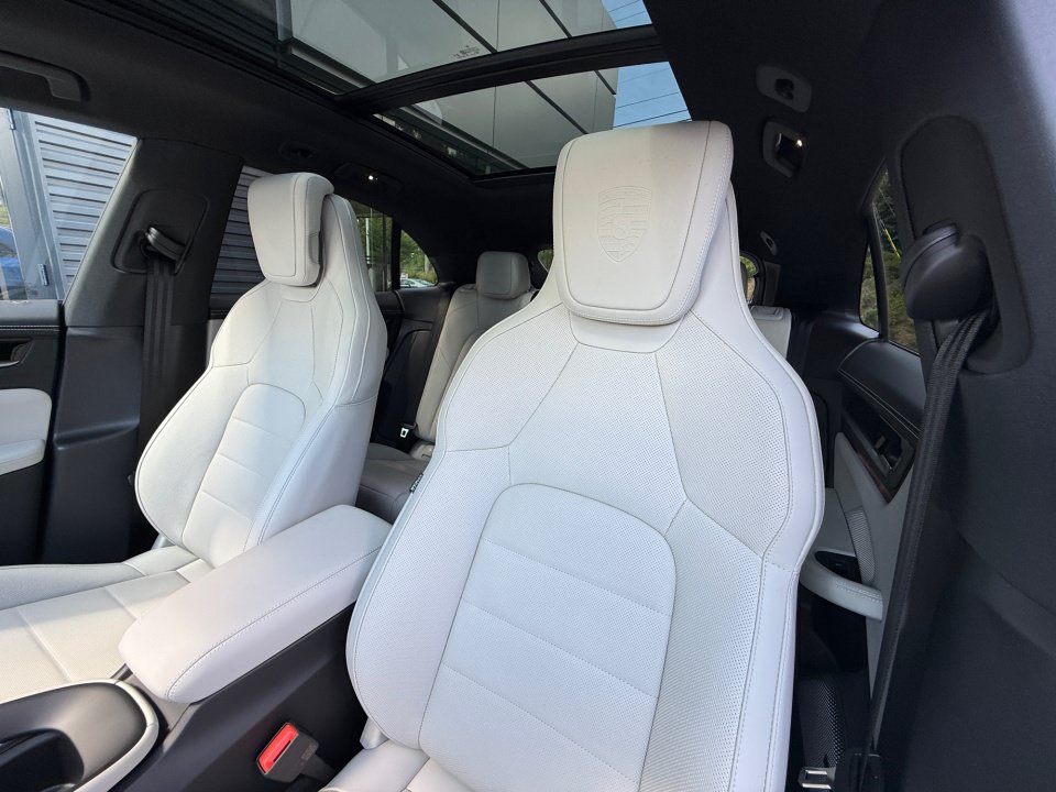 New 2026 Porsche Macan 4 Electric AWD/4WD image 12