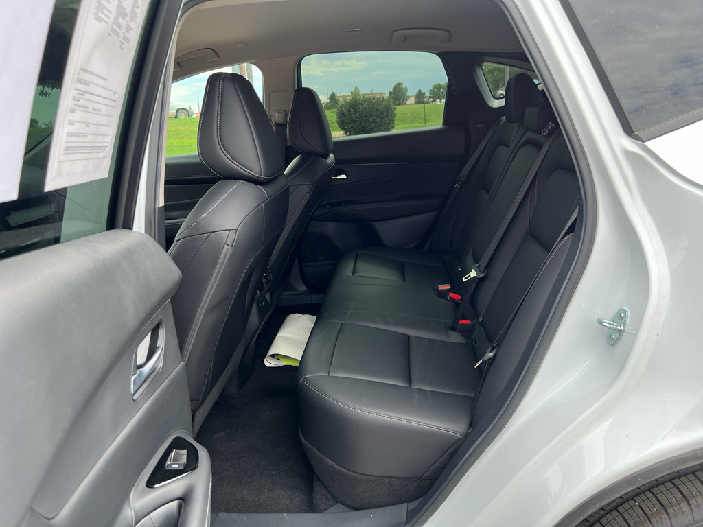 Used 2025 Nissan Murano SV AWD/4WD image 21