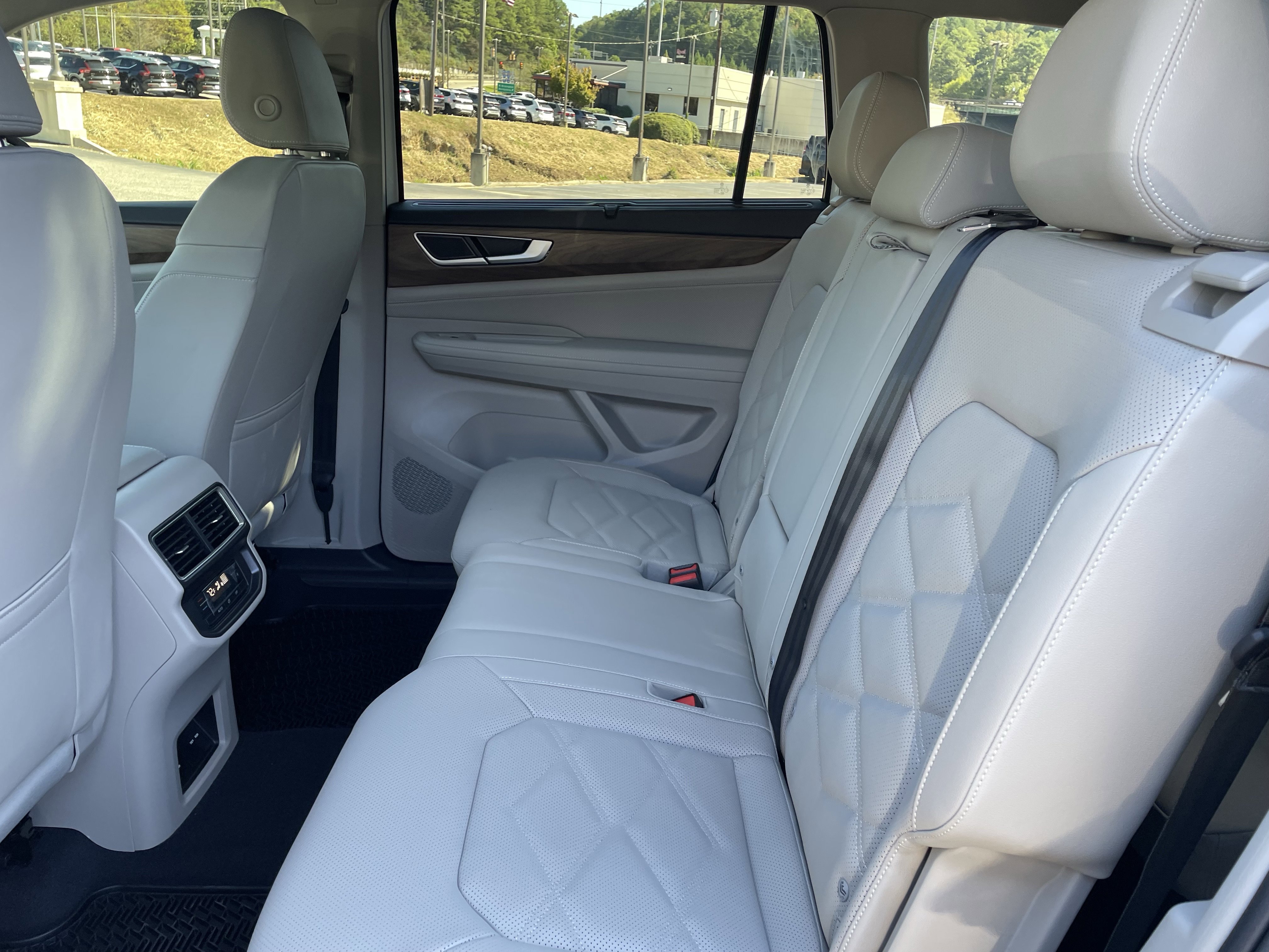 New 2026 Volkswagen Atlas SE image 12