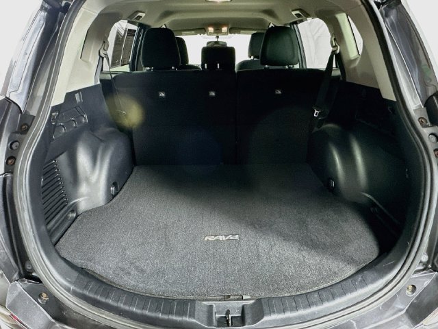 Used 2016 Toyota RAV4 LE AWD/4WD image 30