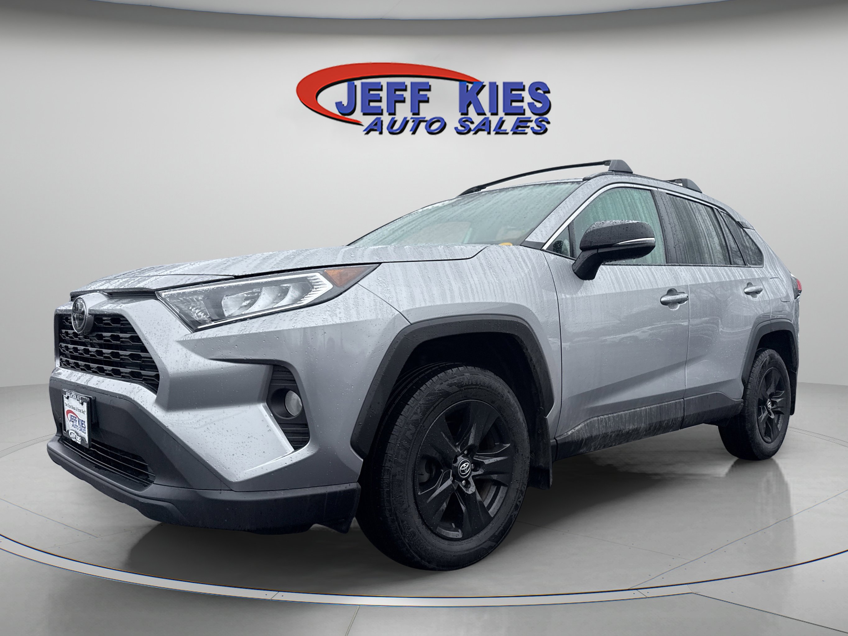 Used 2020 Toyota RAV4 XLE w/ Convenience Package image 1
