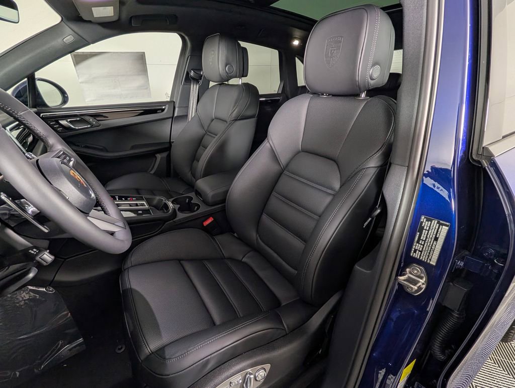 New 2026 Porsche Macan image 5