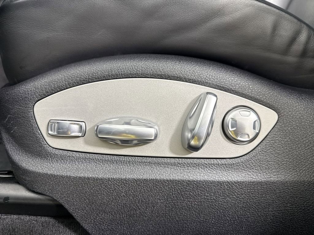 Certified 2023 Porsche Macan Turbo image 40