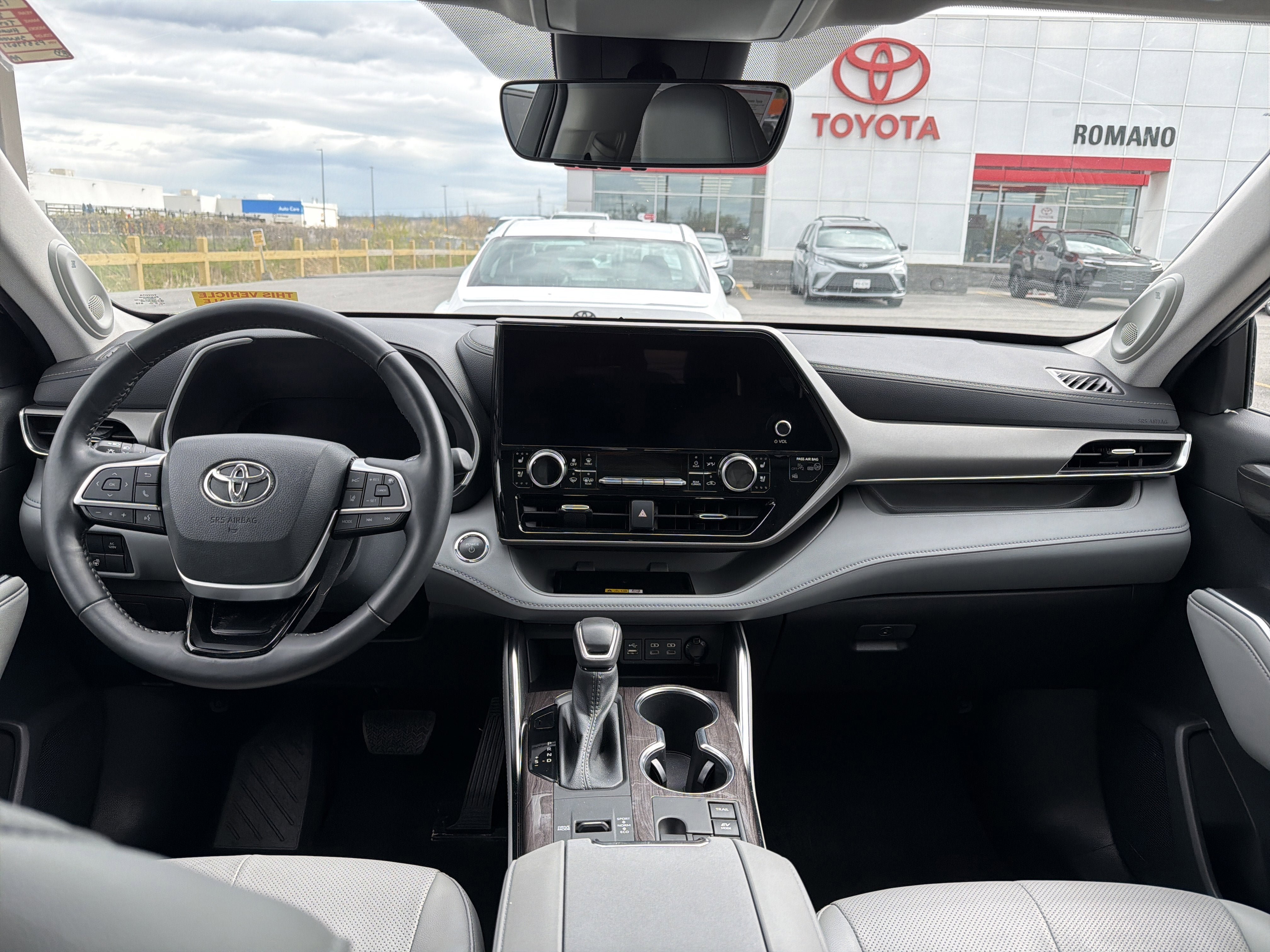 Used 2023 Toyota Highlander Limited AWD/4WD image 10