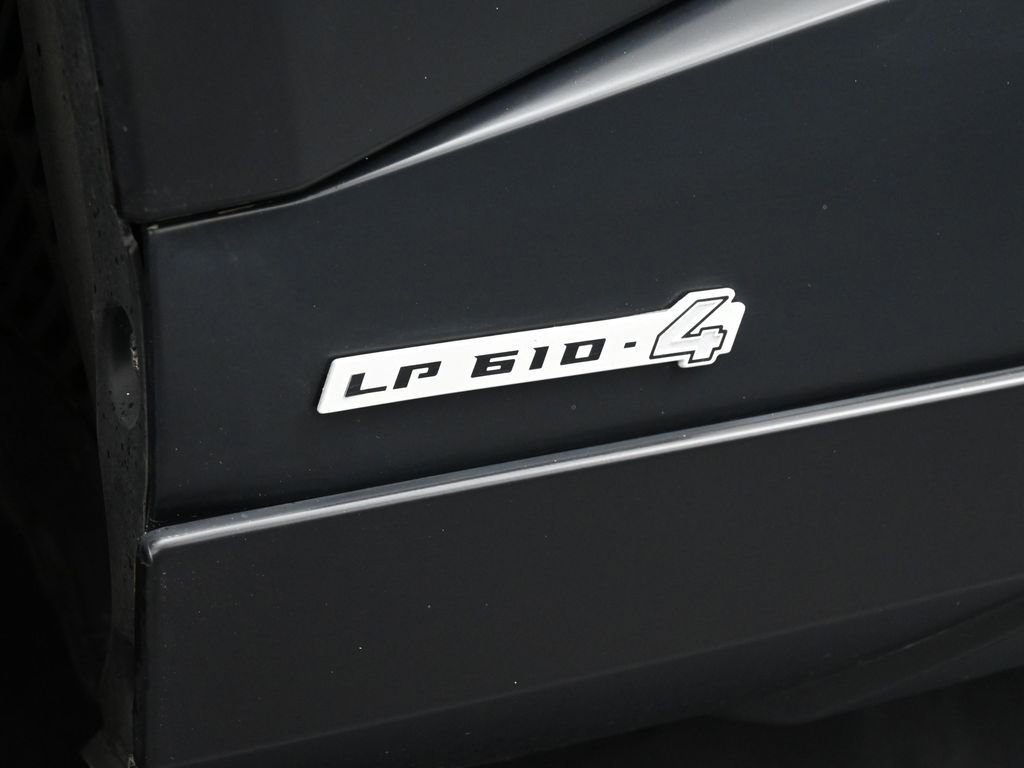 Used 2024 Lamborghini Huracan Sterrato image 14