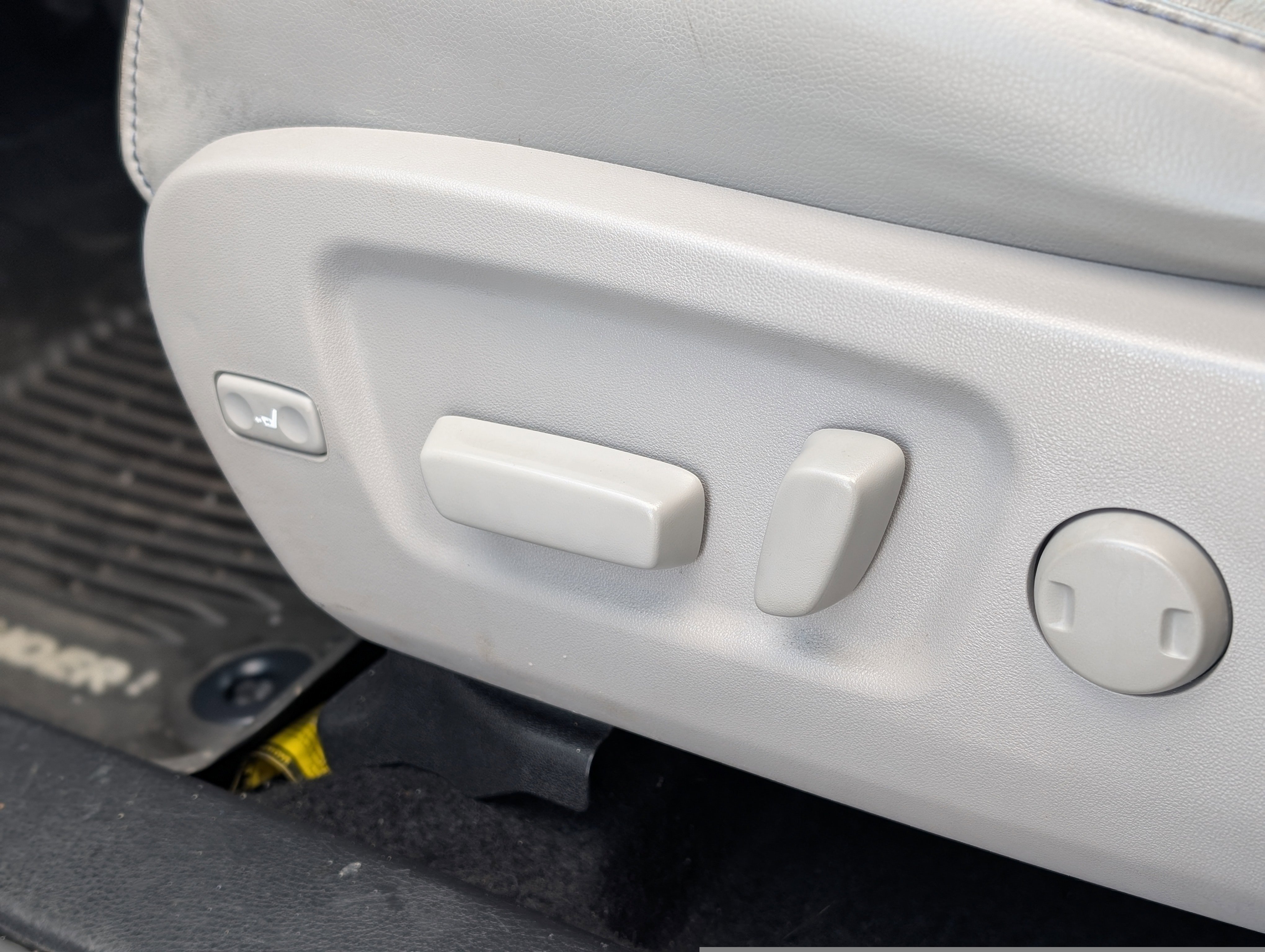 Used 2016 Toyota Highlander Limited image 32