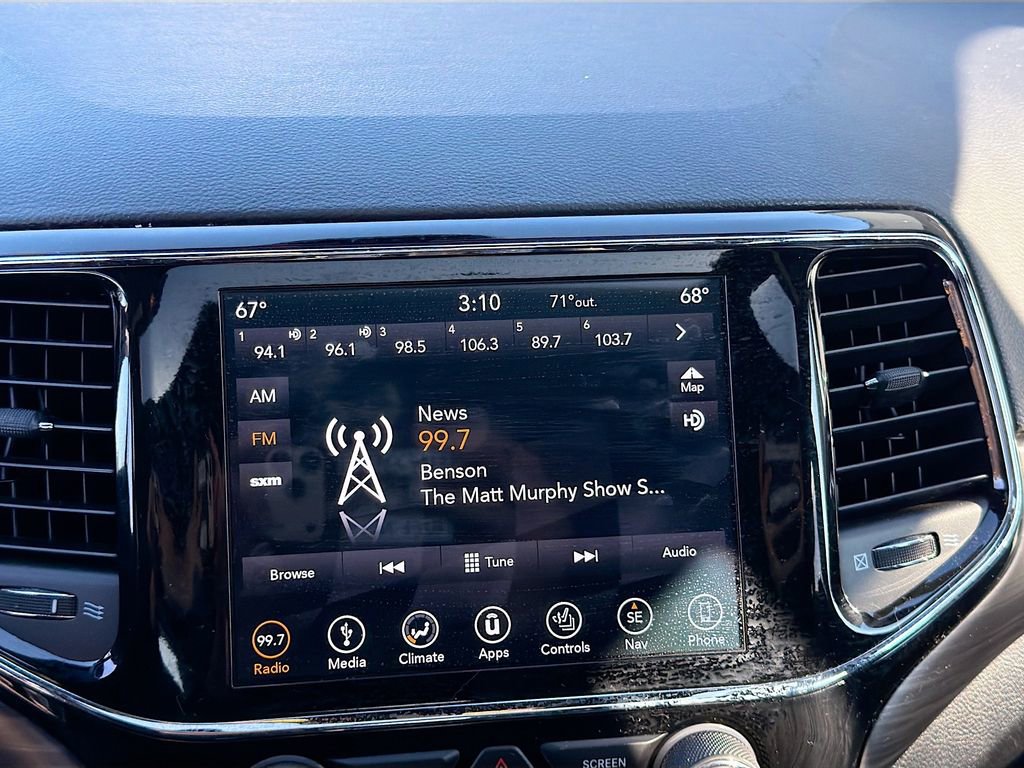 Used 2019 Jeep Grand Cherokee Altitude image 32