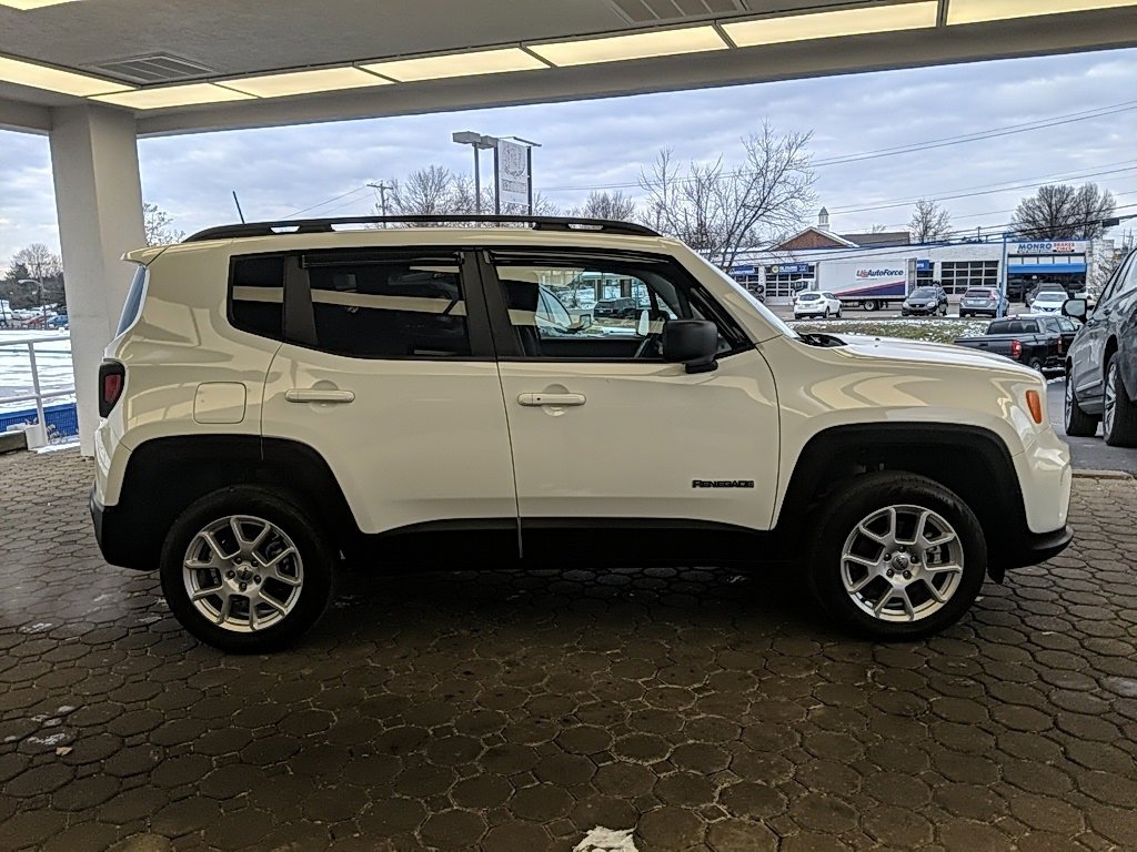 Used 2022 Jeep Renegade Latitude image 4