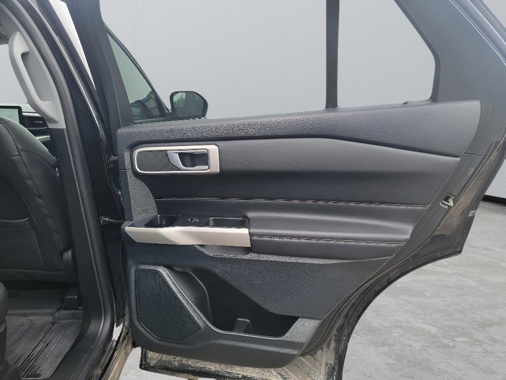 Used 2023 Ford Explorer XLT w/ Equipment Group 202A AWD/4WD image 30