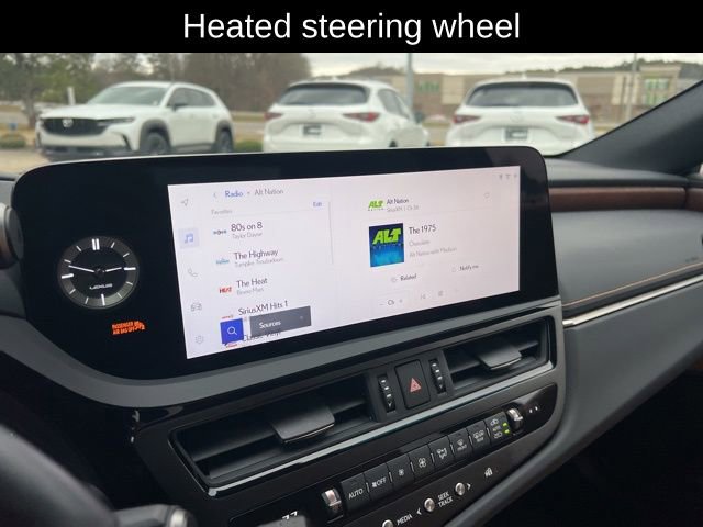 Used 2025 Lexus ES 300h Ultra Luxury image 15