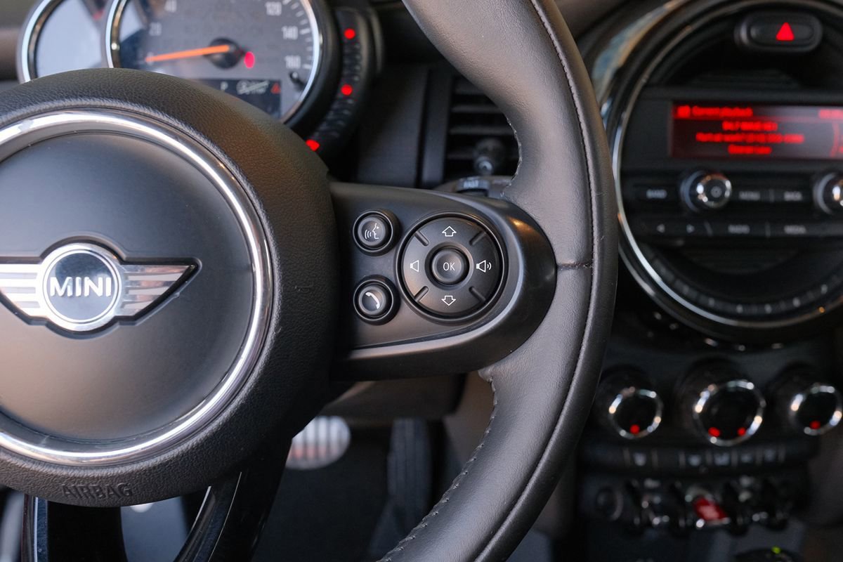 Used 2016 MINI Cooper 2-Door Hardtop FWD image 17