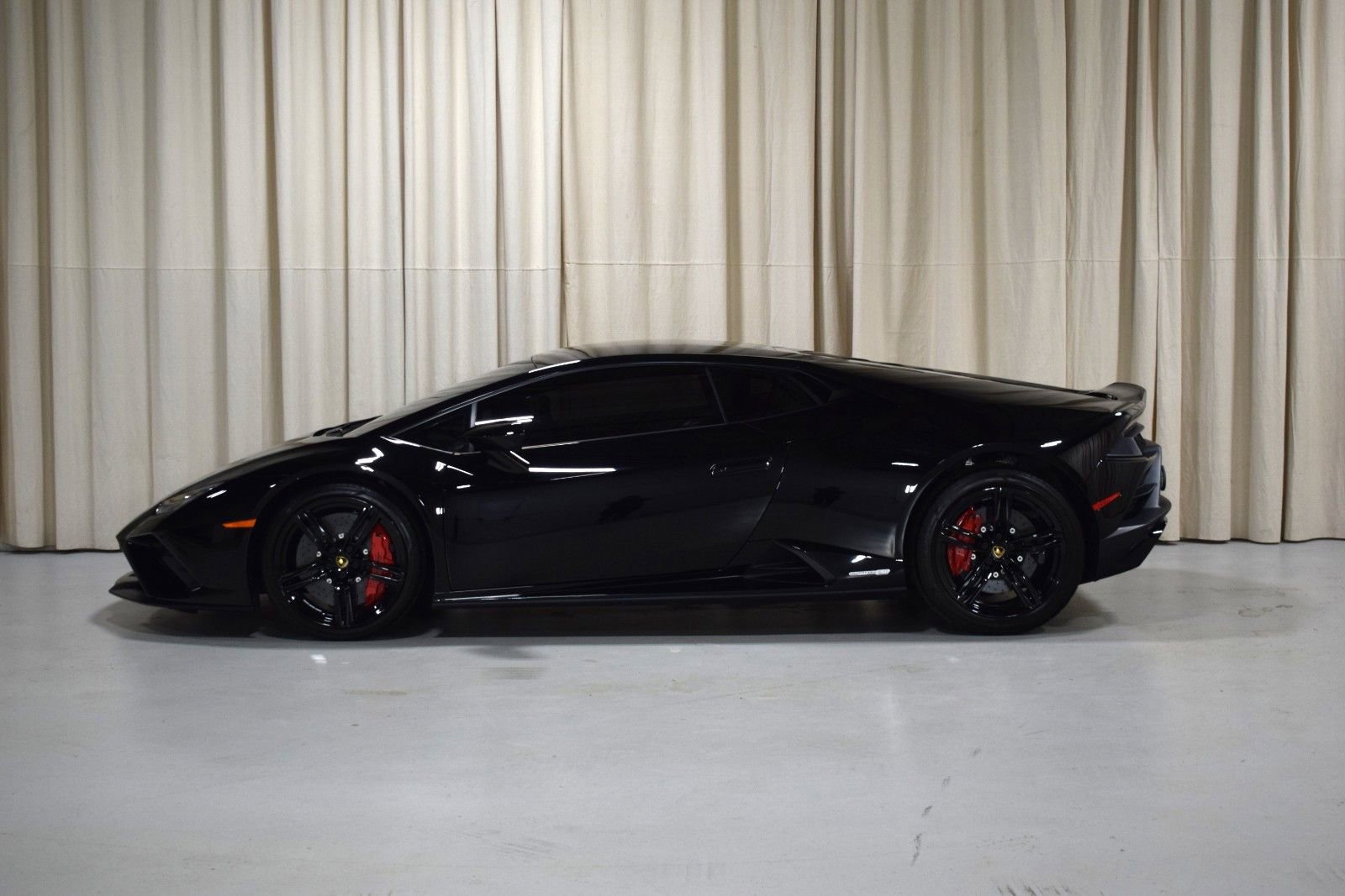 Used 2023 Lamborghini Huracan EVO image 4