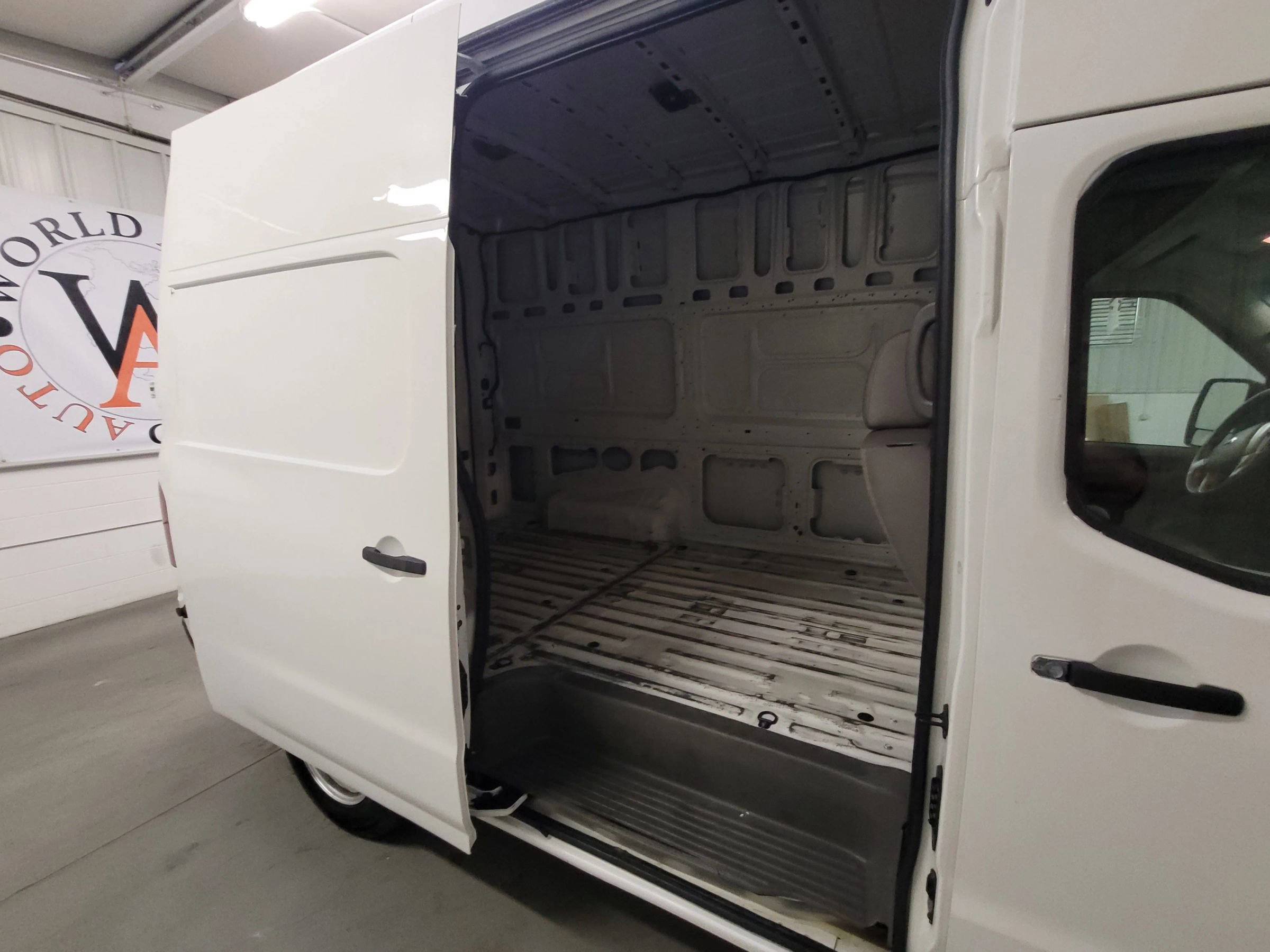 Used 2019 Nissan NV 2500 S image 32